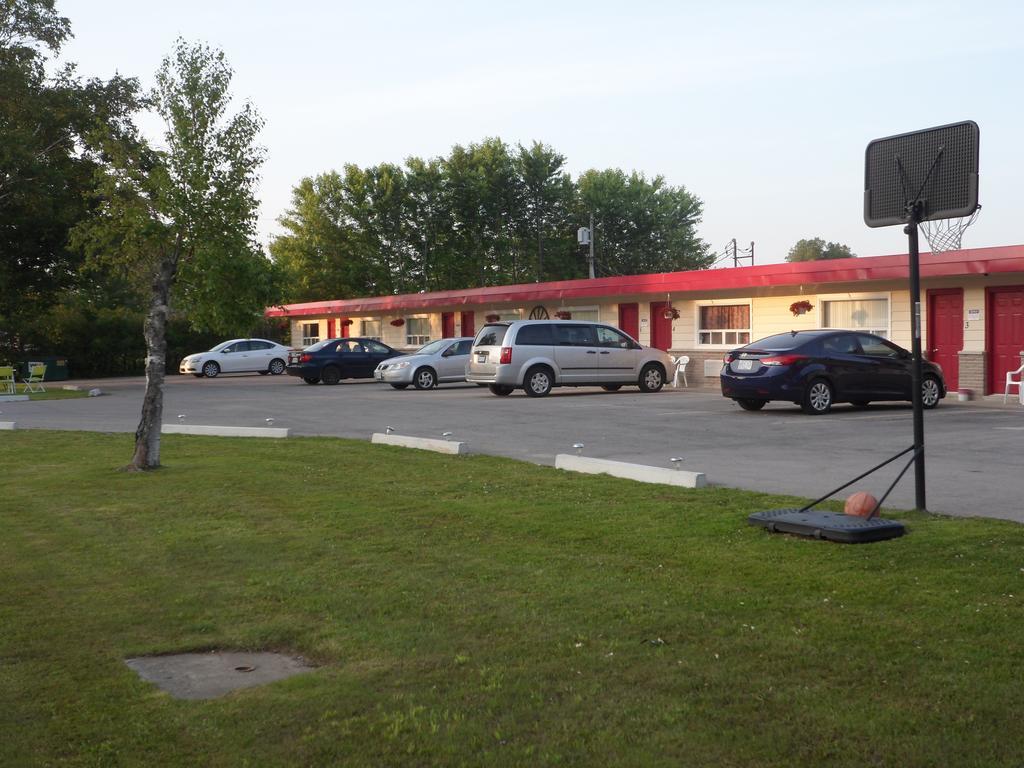 The Silver Birch Motel Ґодріч Екстер'єр фото